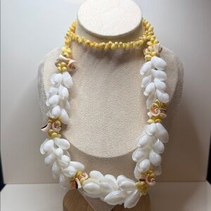 Elegant pure White Yellow snail & Shell Necklace Hawaiian wedding bohemian style